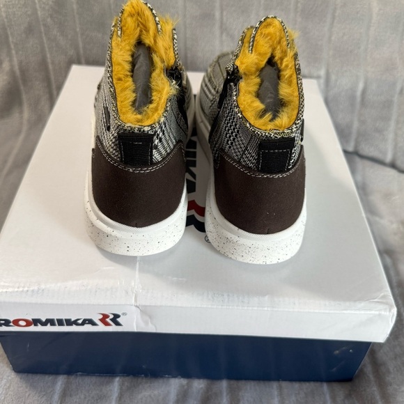 Romika Helsinki 02 Black Yellow Faux Fur Boot Sneaker EU 36 US 5 to 5.5 - Picture 4 of 13